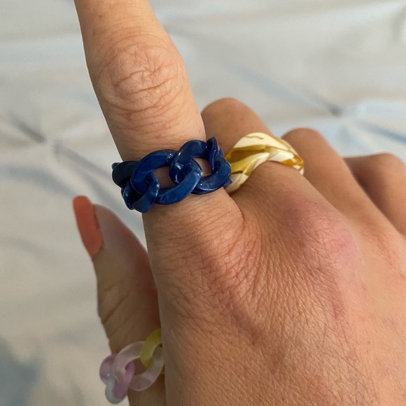 Resin chain and wave rings - Picture 3 of 5